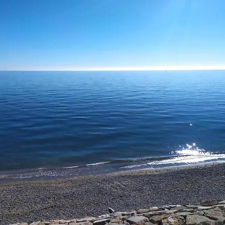 Beachfront Apartmán *